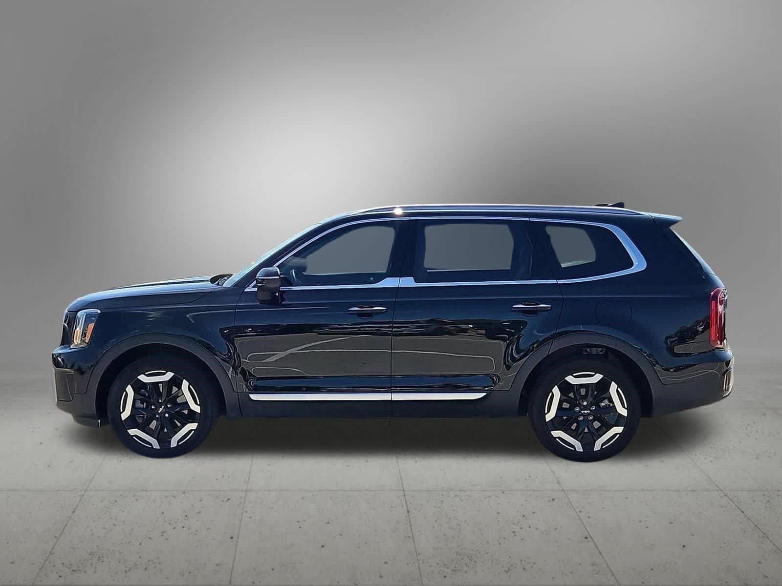 Used 2024 Kia Telluride S FWD image 3