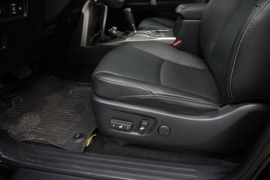 Used 2024 Toyota 4Runner Limited AWD/4WD image 41