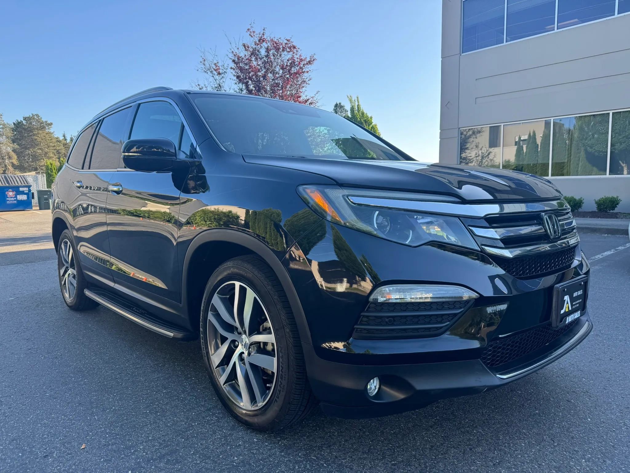 Used 2017 Honda Pilot Elite image 2