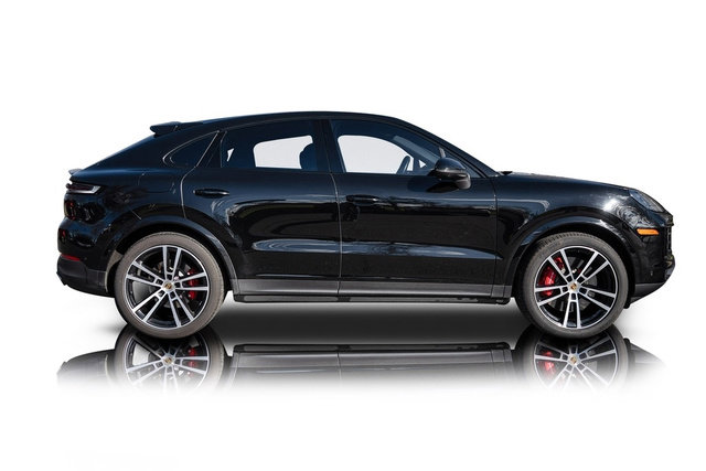 Used 2024 Porsche Cayenne S AWD/4WD image 2