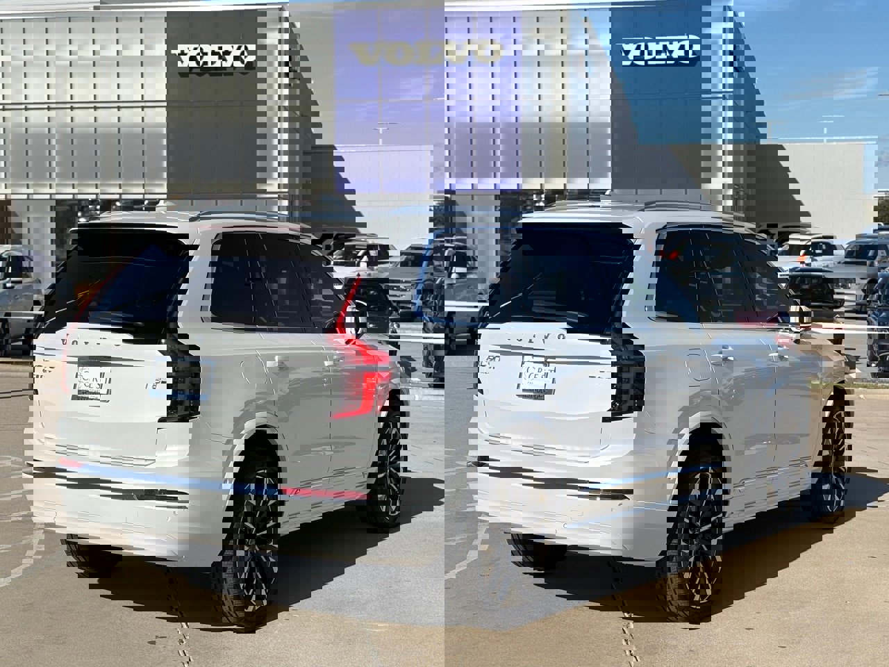 New 2025 Volvo XC90 T8 Plus w/ Protection Package Premier image 6