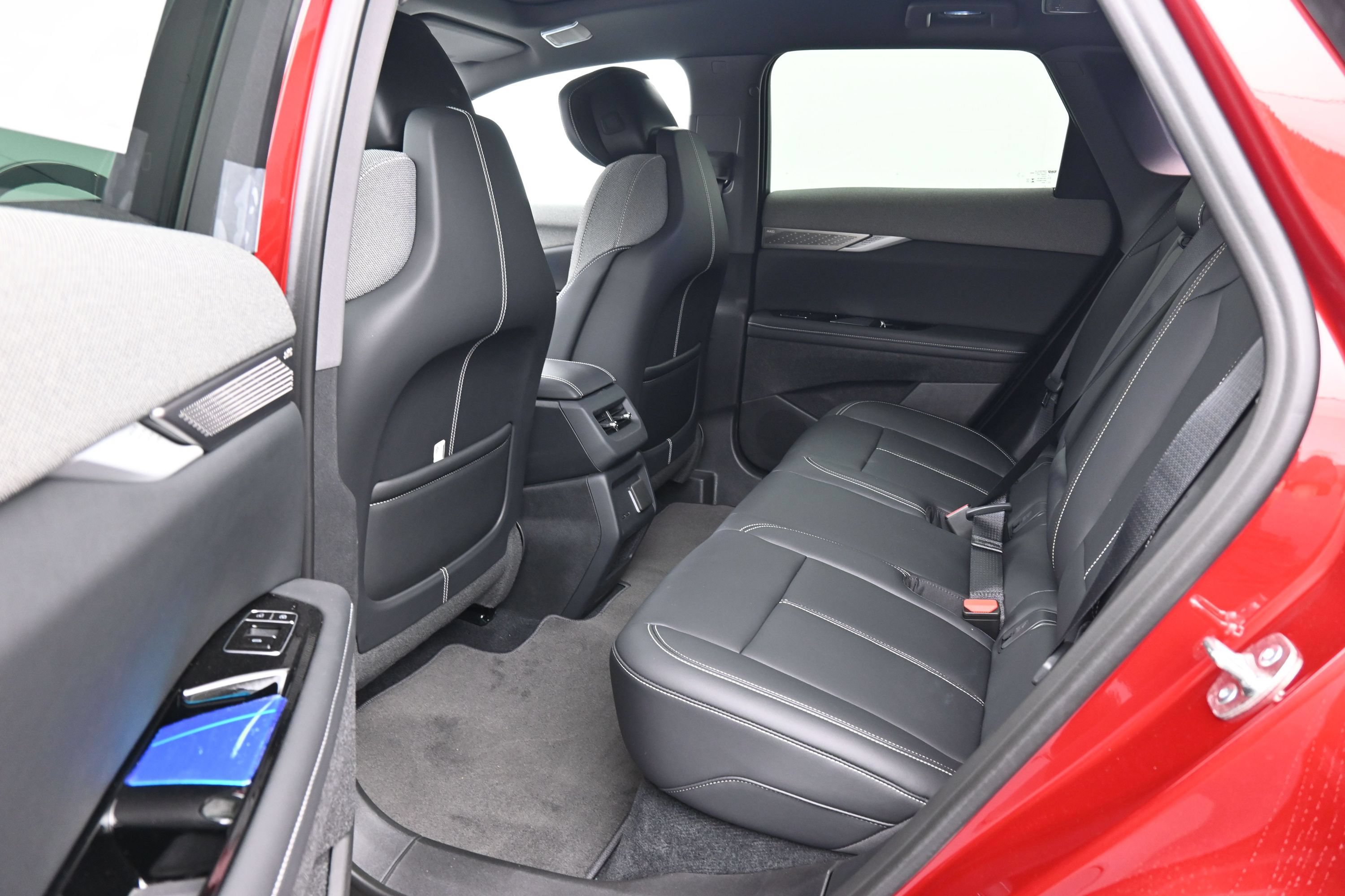 New 2026 Cadillac Optiq Luxury 1 w/ LPO, Floor Liner Package AWD/4WD image 10