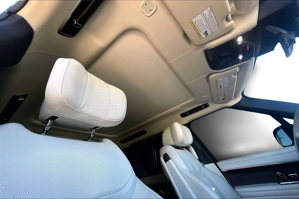 Used 2023 Land Rover Range Rover Autobiography image 17