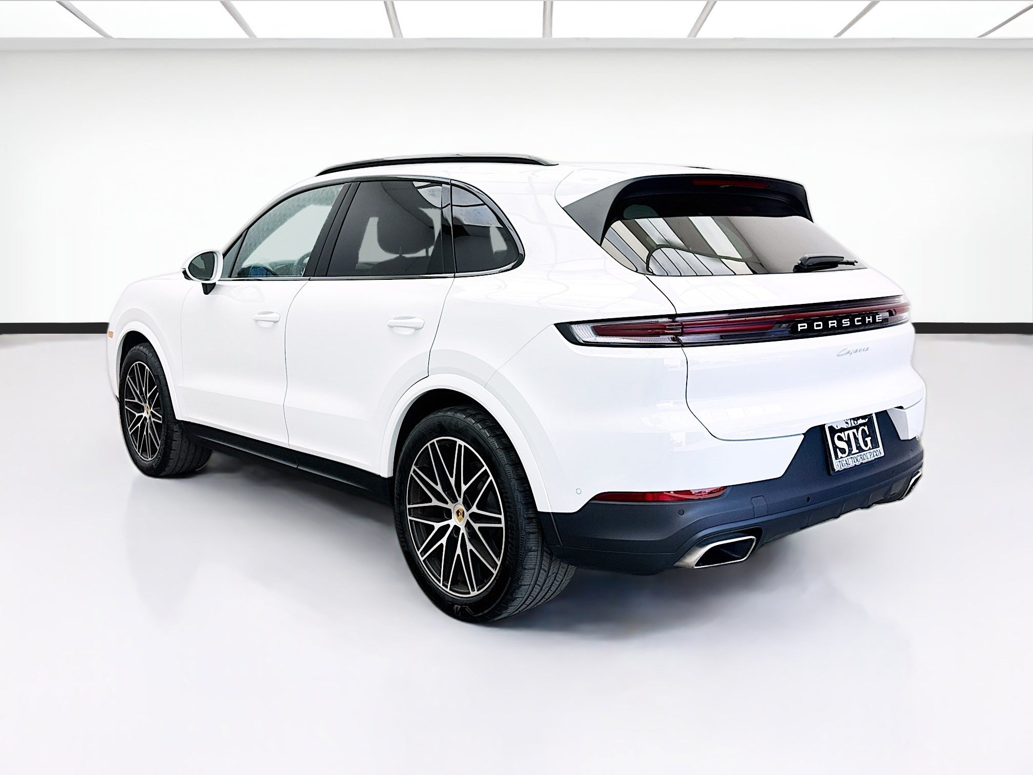 Used 2024 Porsche Cayenne AWD/4WD image 6