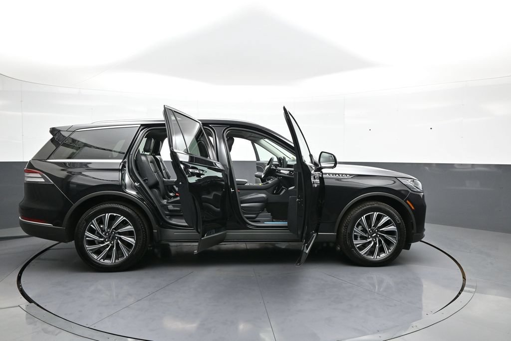 Used 2026 Lincoln Aviator AWD image 46