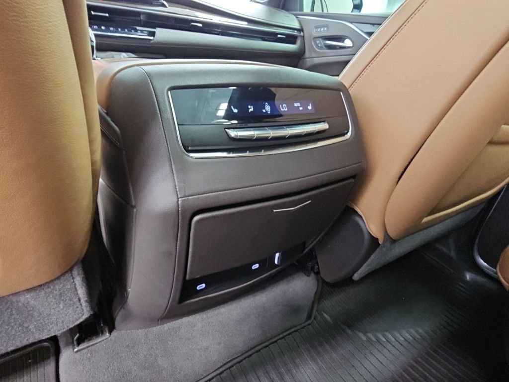 Used 2022 Cadillac Escalade Premium Luxury w/ Performance Package AWD/4WD image 35