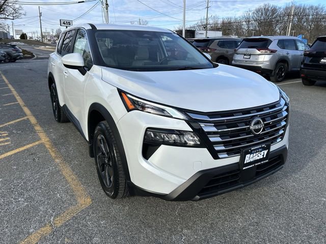 Certified 2025 Nissan Rogue SV image 5