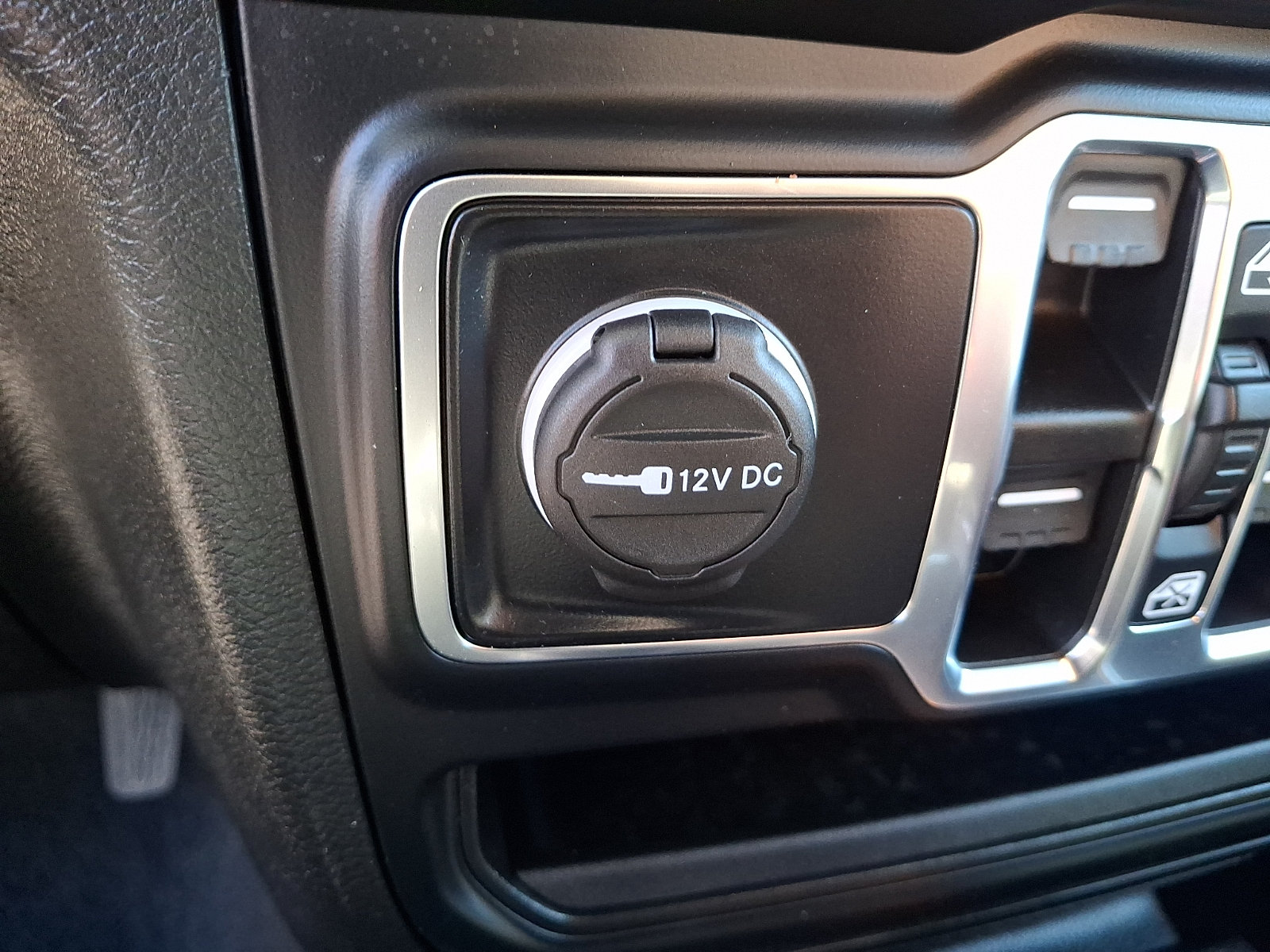 Used 2021 Jeep Wrangler 4WD Unlimited Sport image 23