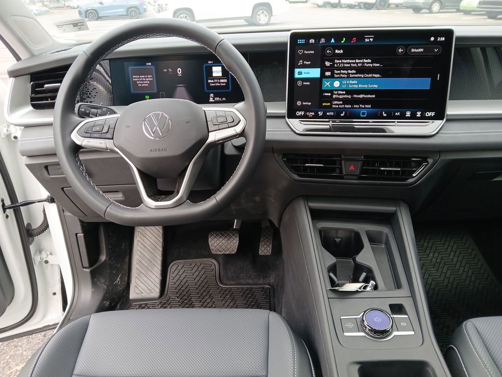 New 2025 Volkswagen Tiguan SE image 13