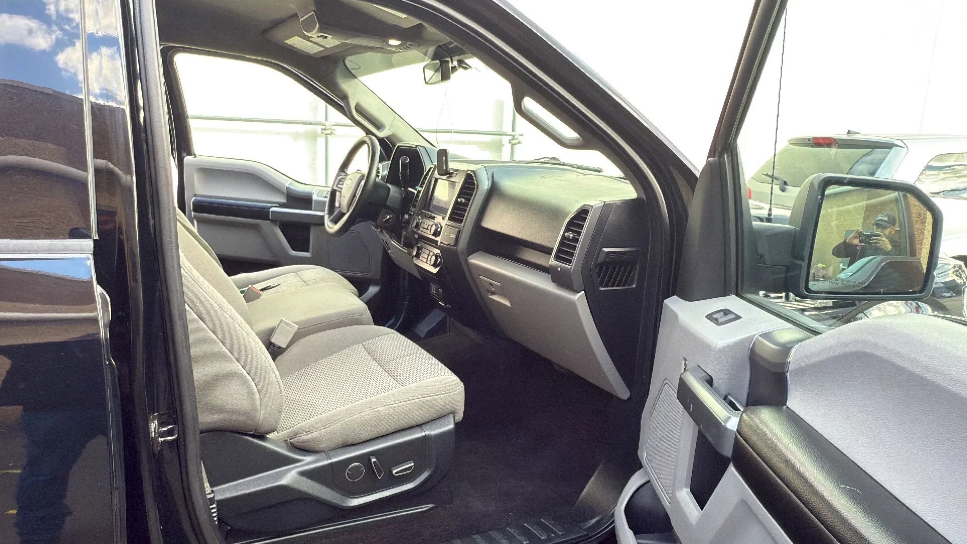 Used 2018 Ford F150 XLT w/ Equipment Group 302A Luxury image 22