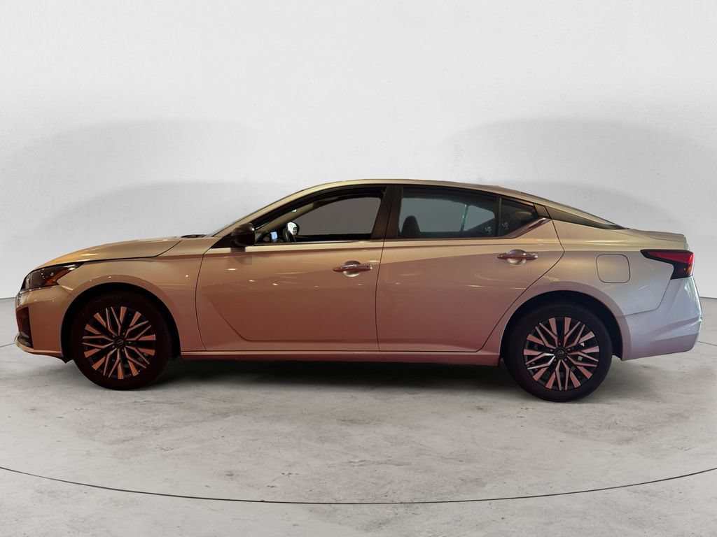 Used 2024 Nissan Altima 2.5 SV AWD/4WD image 6