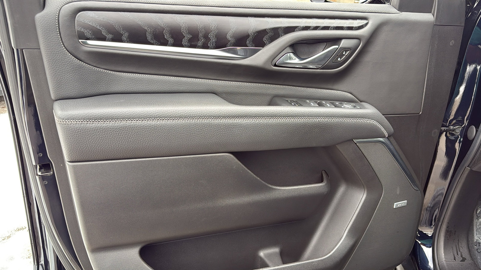 Used 2021 GMC Yukon Denali w/ Denali Premium Package image 10