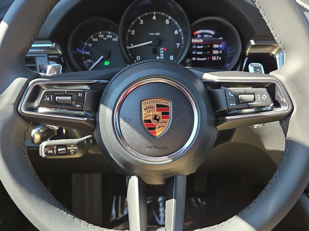 Certified 2026 Porsche Macan AWD/4WD image 9