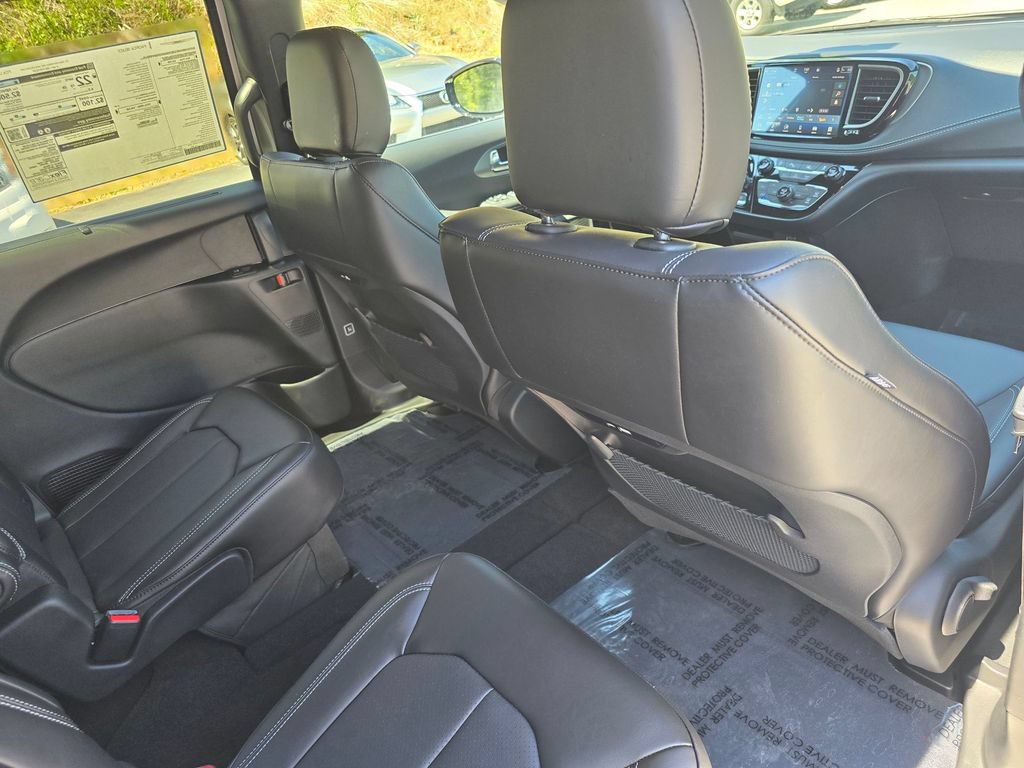 New 2027 Chrysler Pacifica Select FWD image 21