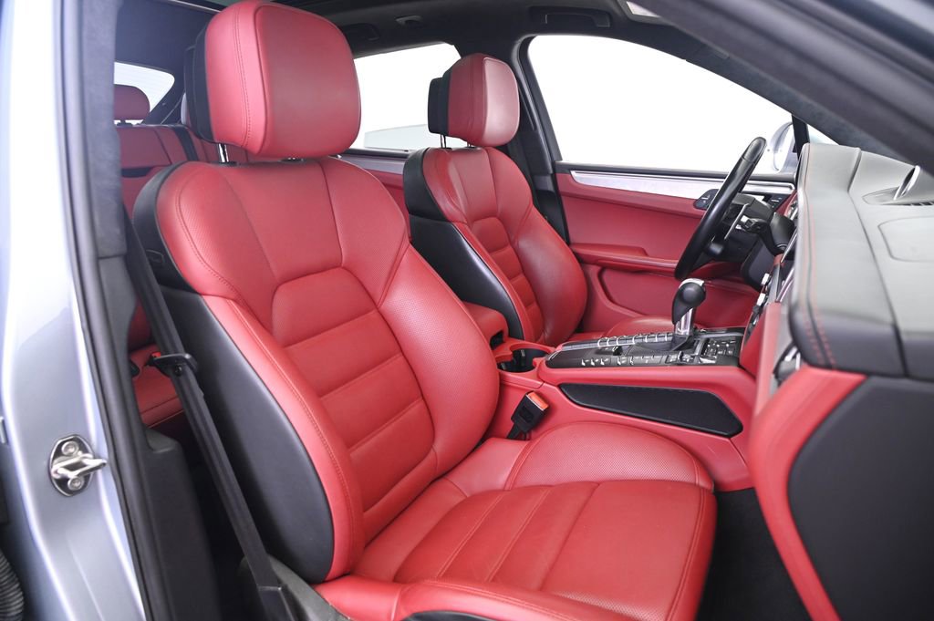 Certified 2021 Porsche Macan Turbo image 24