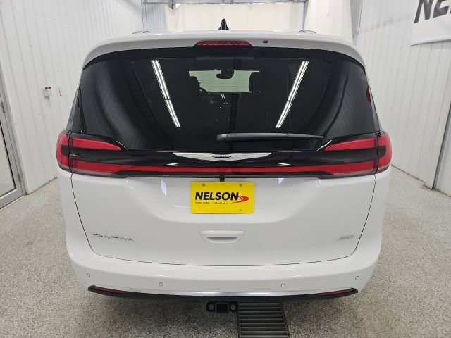 New 2026 Chrysler Pacifica Pinnacle w/ Trailer Tow Group AWD/4WD image 7