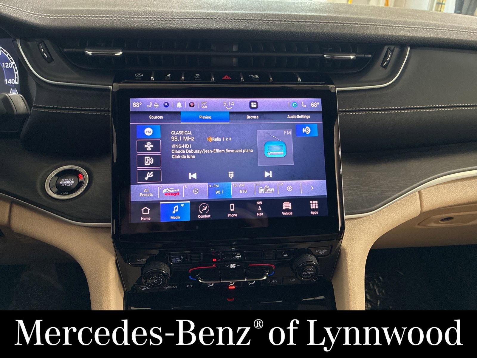 Used 2025 Jeep Grand Cherokee L Limited image 19