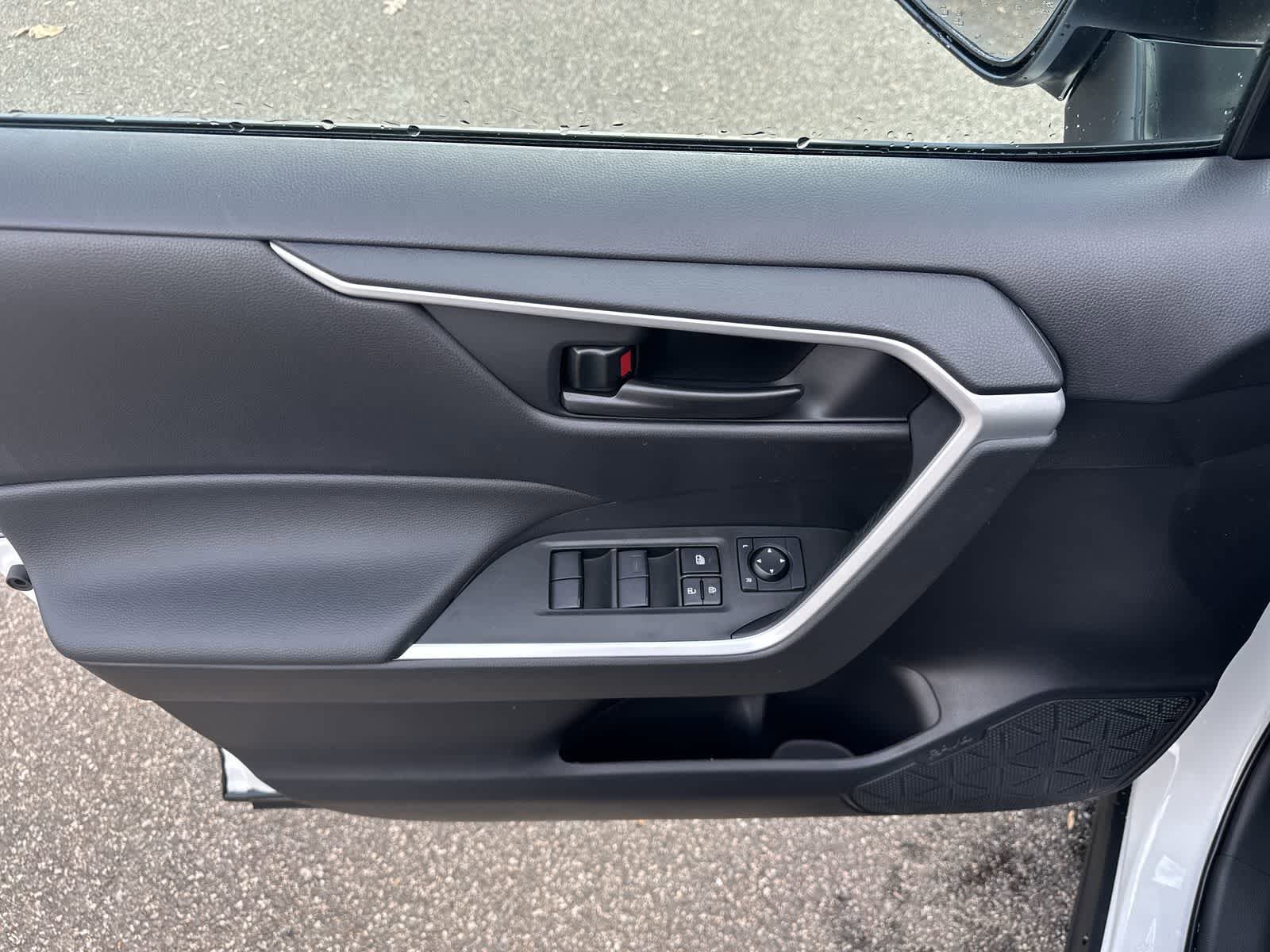 Certified 2025 Toyota RAV4 LE image 21