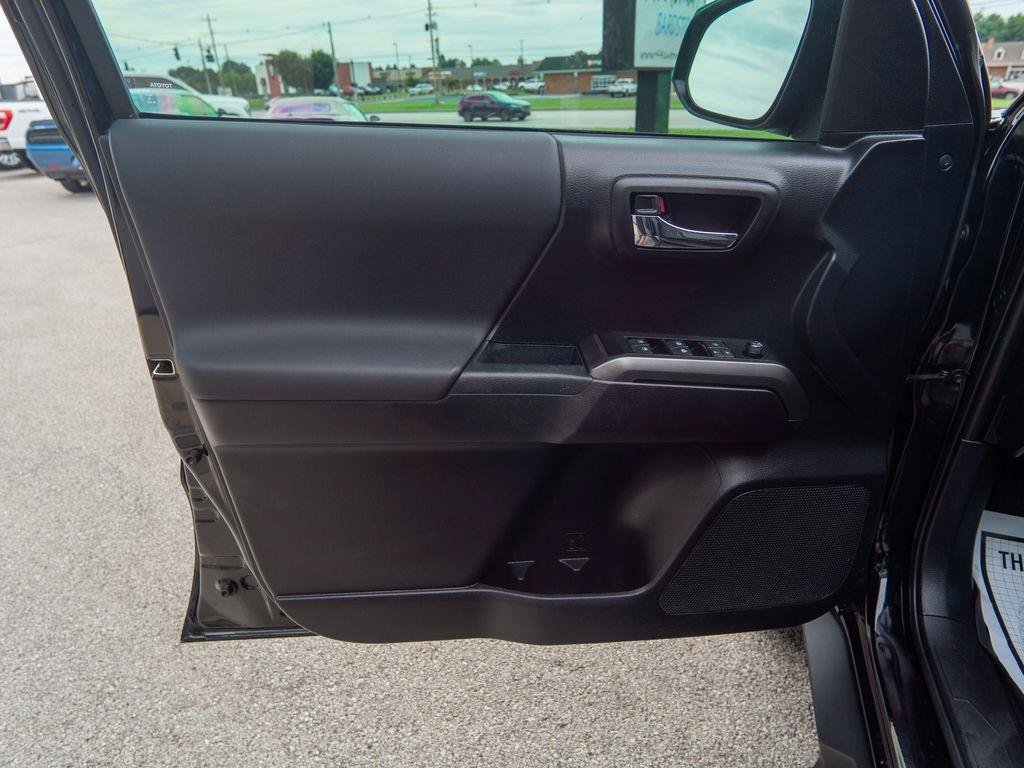 Used 2020 Toyota Tacoma TRD Sport RWD image 15