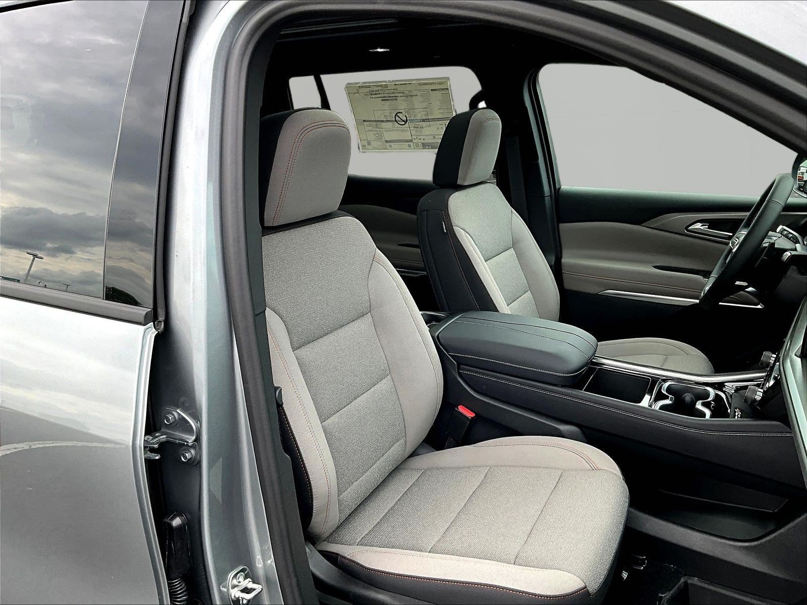 New 2027 Chevrolet Traverse LT w/ Sun and Wheel Package AWD/4WD image 19
