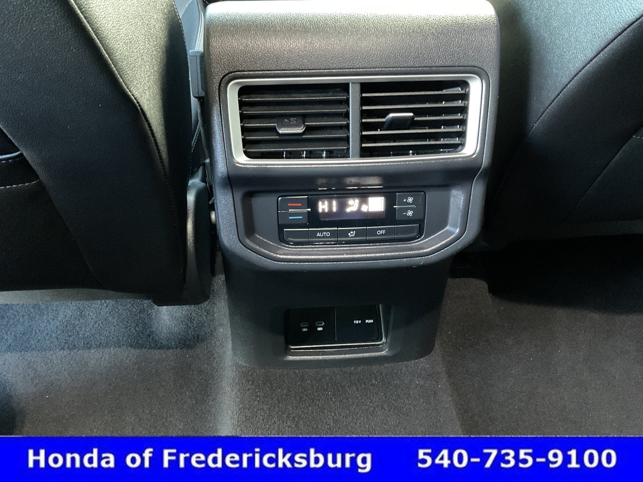 Used 2025 Volkswagen Atlas SE AWD/4WD image 45