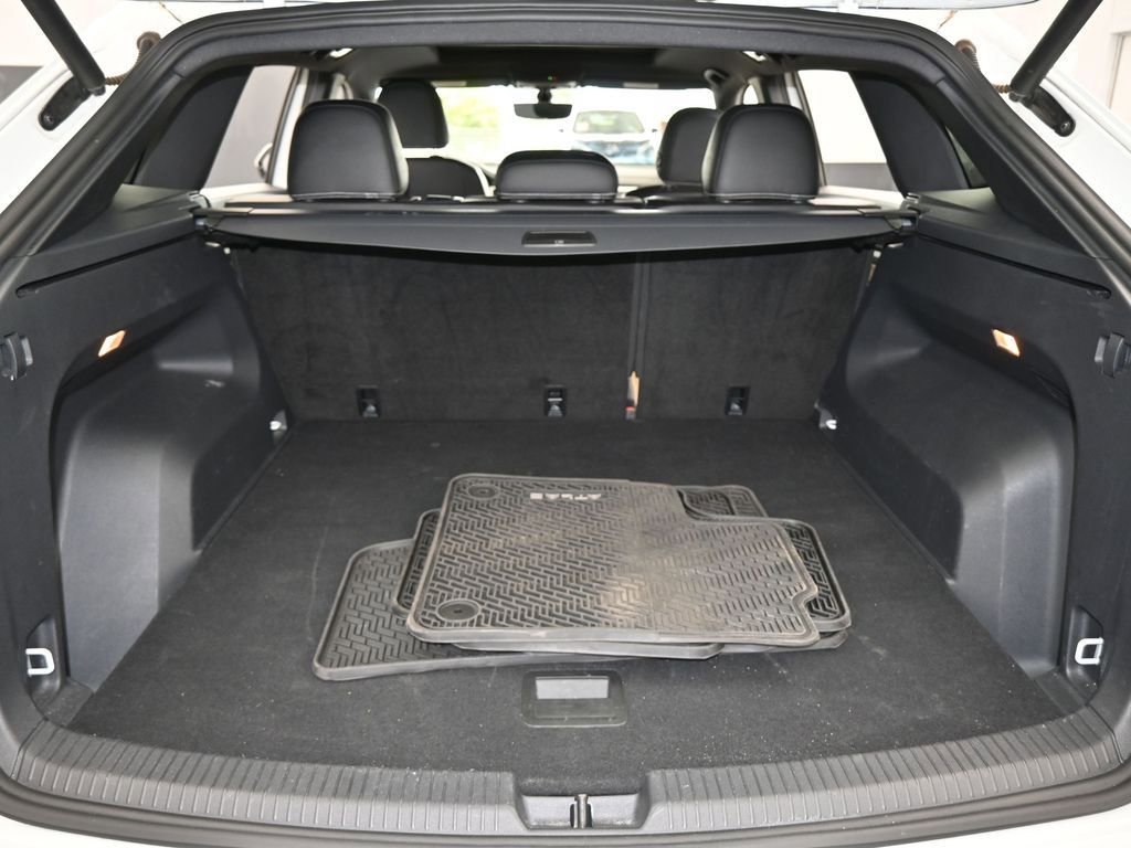 Used 2021 Volkswagen Atlas Cross Sport SE w/ Panoramic Sunroof Package image 41