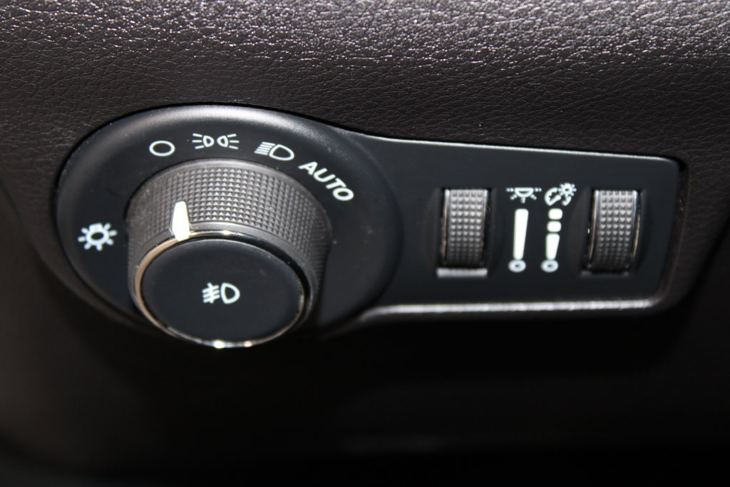 Used 2025 Jeep Compass Trailhawk AWD/4WD image 30