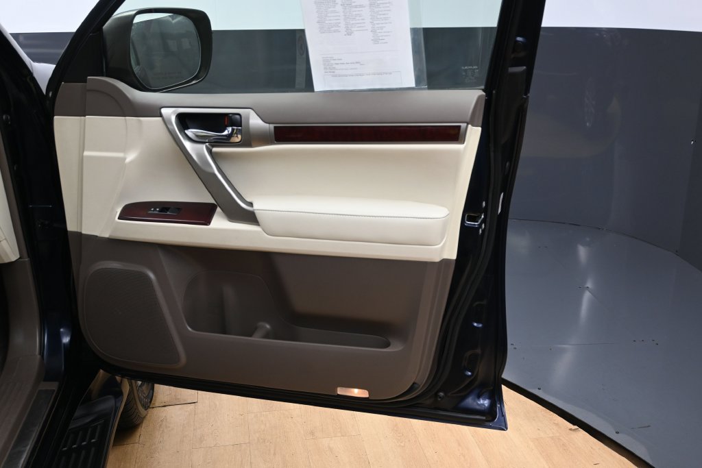 Used 2018 Lexus GX 460 Premium AWD/4WD image 34
