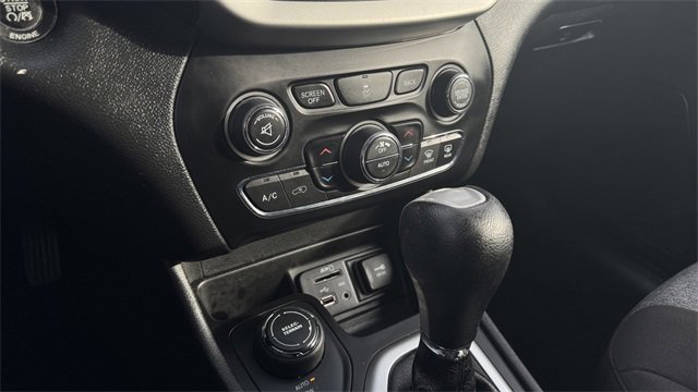 Used 2014 Jeep Cherokee Latitude w/ Comfort/Convenience Group image 26