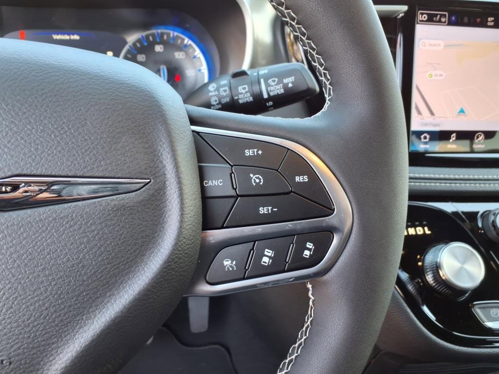 New 2026 Chrysler Pacifica Select image 16