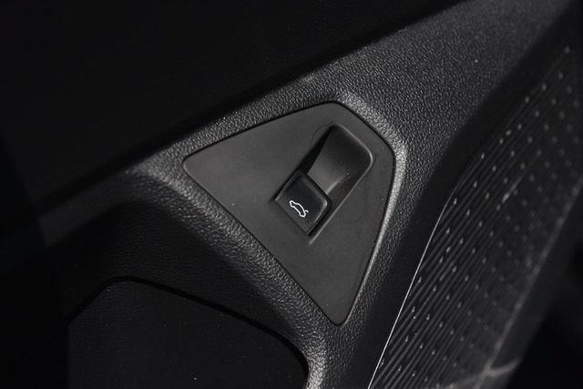 Certified 2025 Volkswagen Jetta SE w/ Sunroof Package FWD image 9