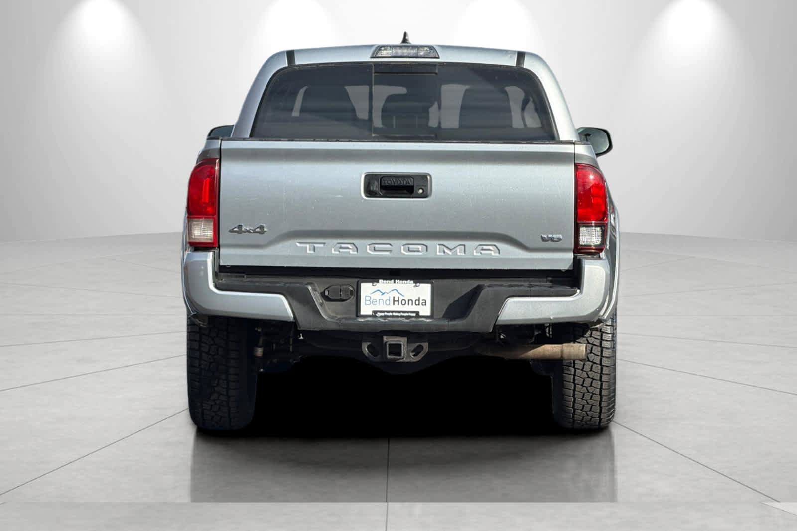 Used 2023 Toyota Tacoma SR5 w/ Technology Package image 7