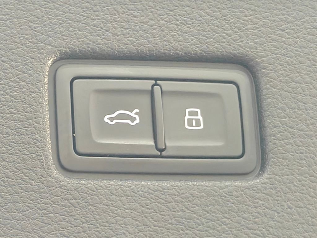 Used 2019 Audi Q8 Prestige image 37