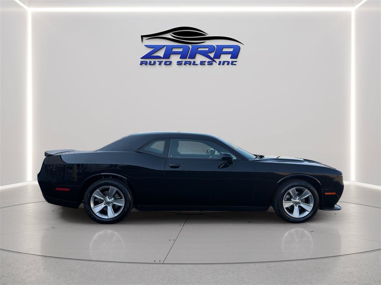 Used 2022 Dodge Challenger SXT RWD image 8