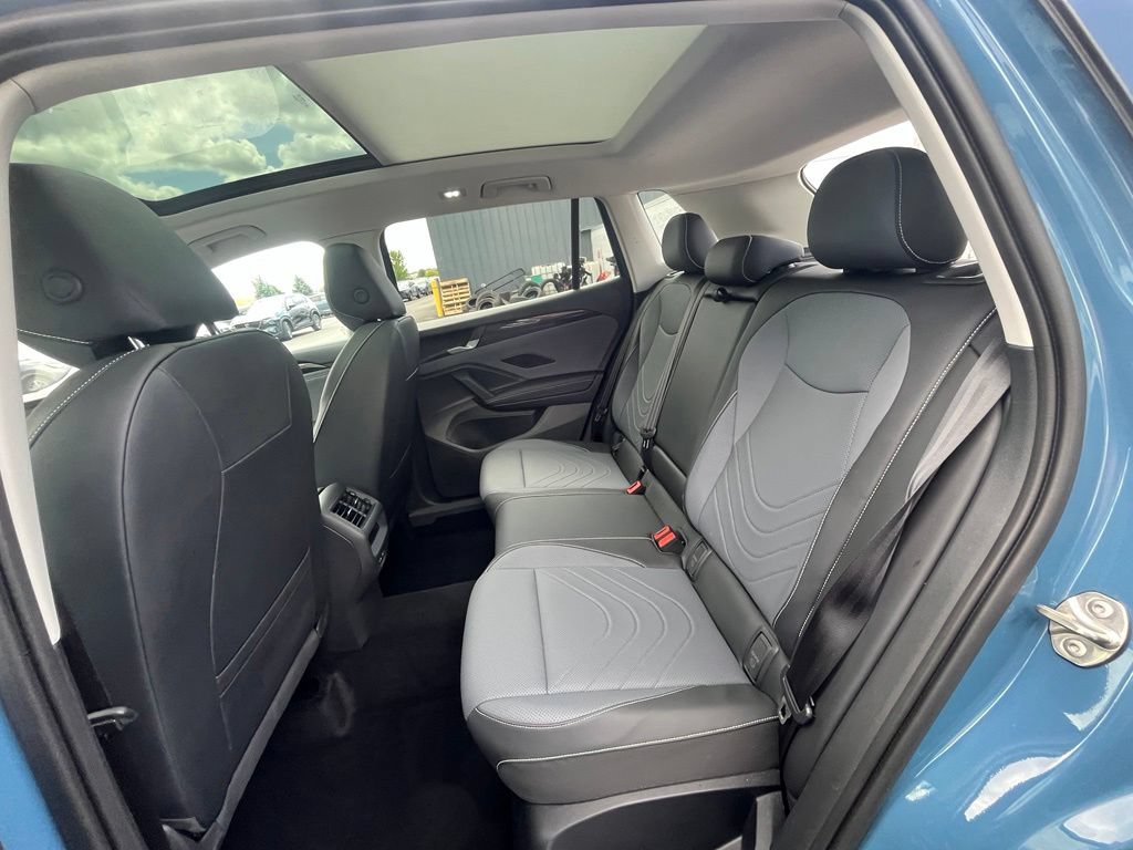 Certified 2025 Volkswagen Tiguan SE w/ Panoramic Sunroof Package AWD/4WD image 25