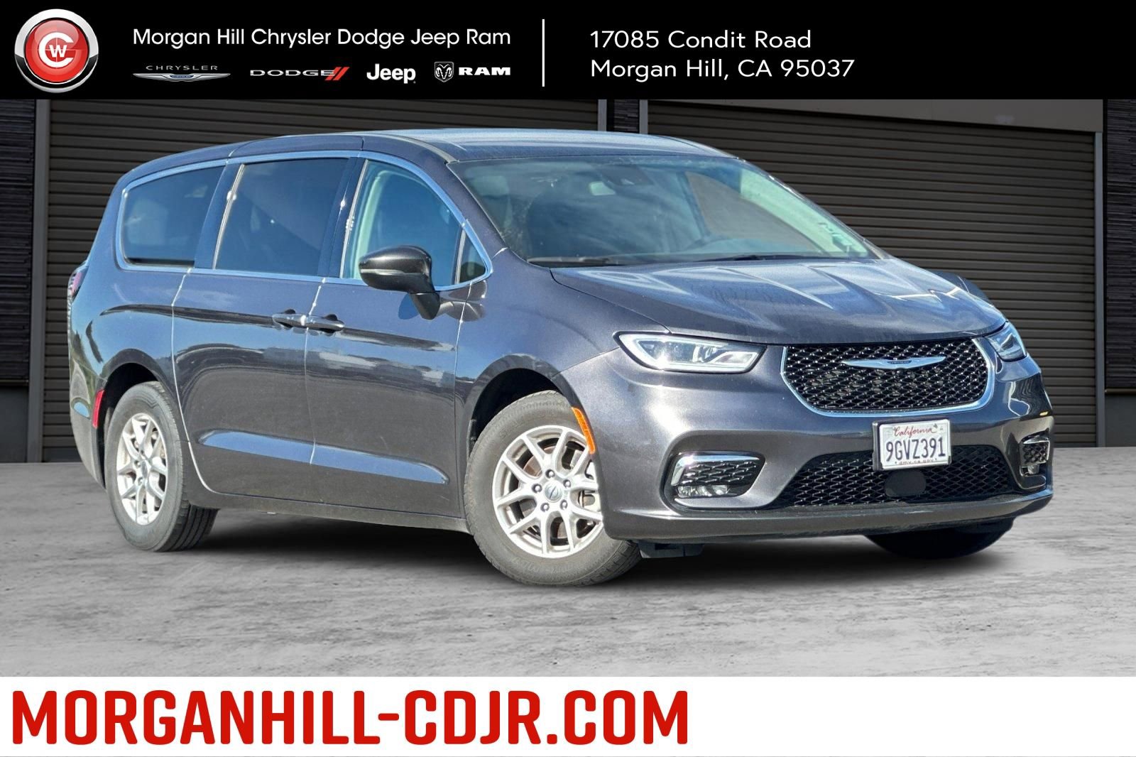 Used 2023 Chrysler Pacifica Touring-L image 1