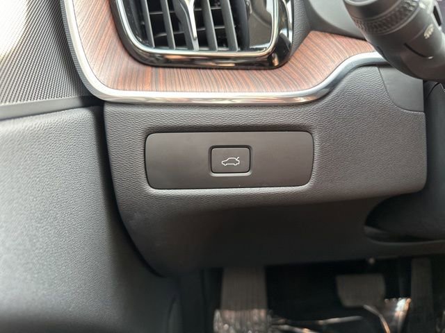 Certified 2023 Volvo XC60 B5 Plus w/ Climate Package AWD/4WD image 31