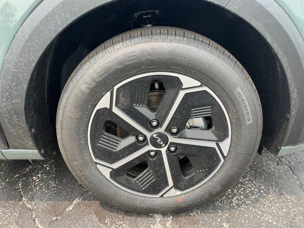 New 2025 Kia Niro EX image 11