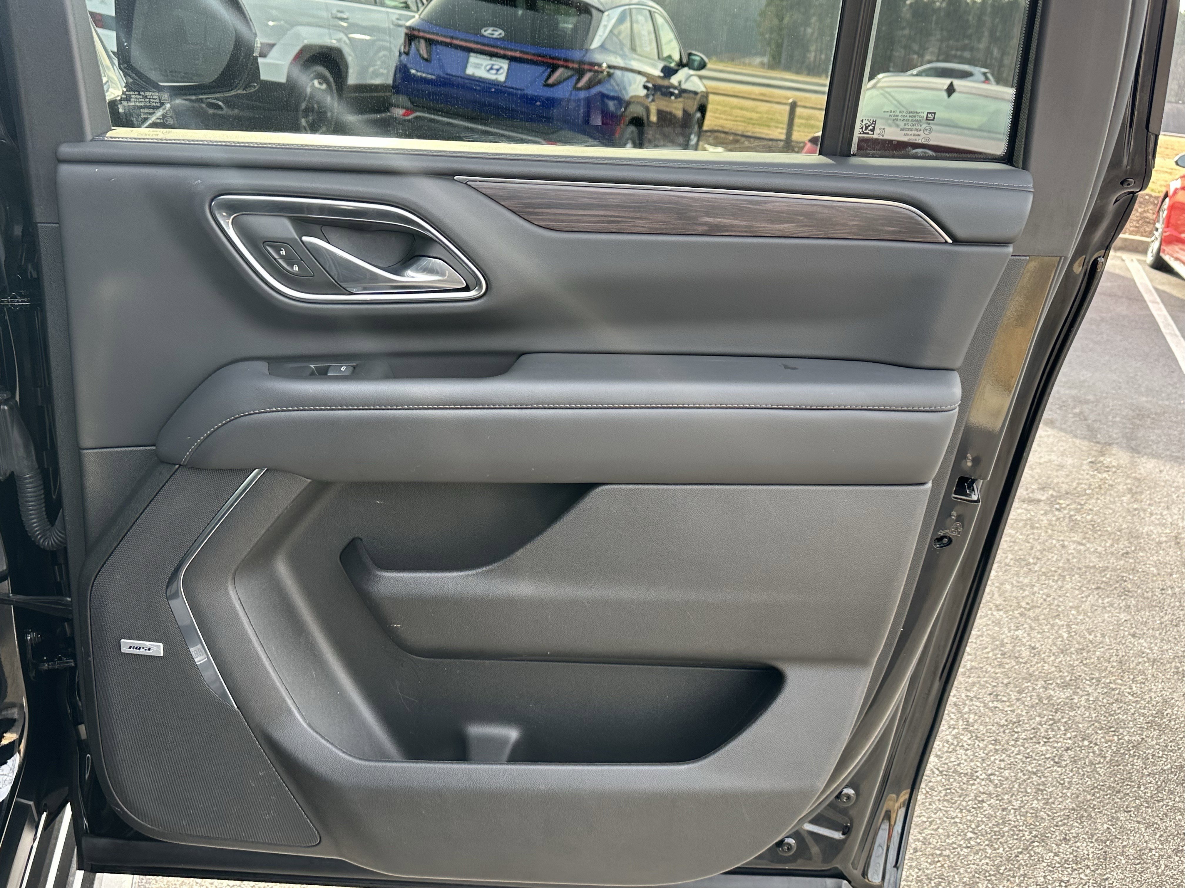 Used 2024 Chevrolet Suburban LT w/ Luxury Package image 19