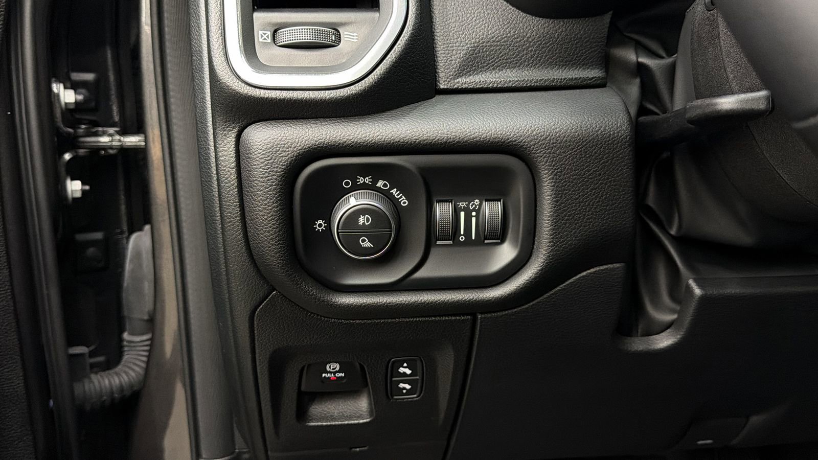 Used 2025 RAM 1500 Laramie w/ Sport Appearance Package AWD/4WD image 23