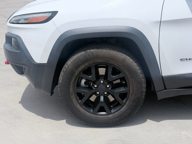 Used 2017 Jeep Cherokee Trailhawk AWD/4WD image 32