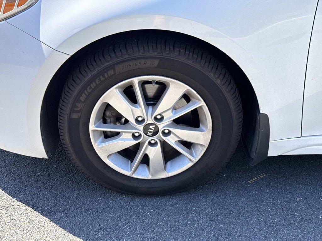Used 2017 Kia Optima LX FWD image 5
