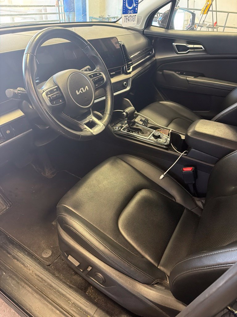 Used 2025 Kia Sportage EX FWD image 2