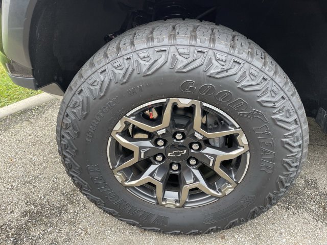 Used 2025 Chevrolet Colorado ZR2 AWD/4WD image 2