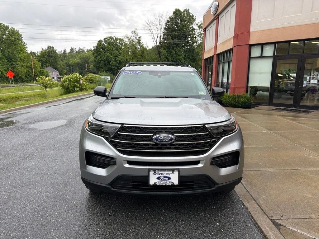 Used 2023 Ford Explorer XLT AWD/4WD image 2