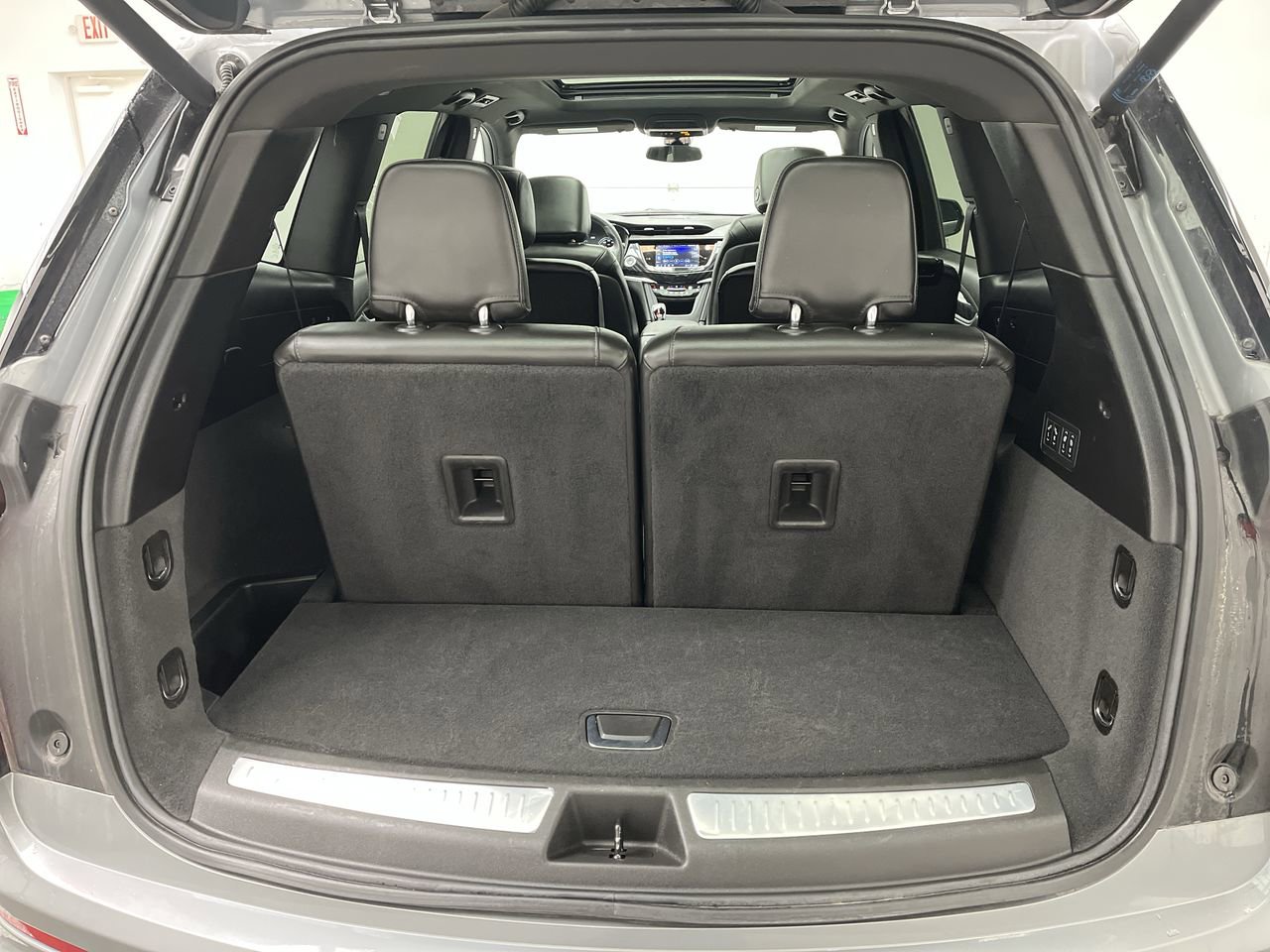 Certified 2025 Cadillac XT6 Premium Luxury AWD/4WD image 34