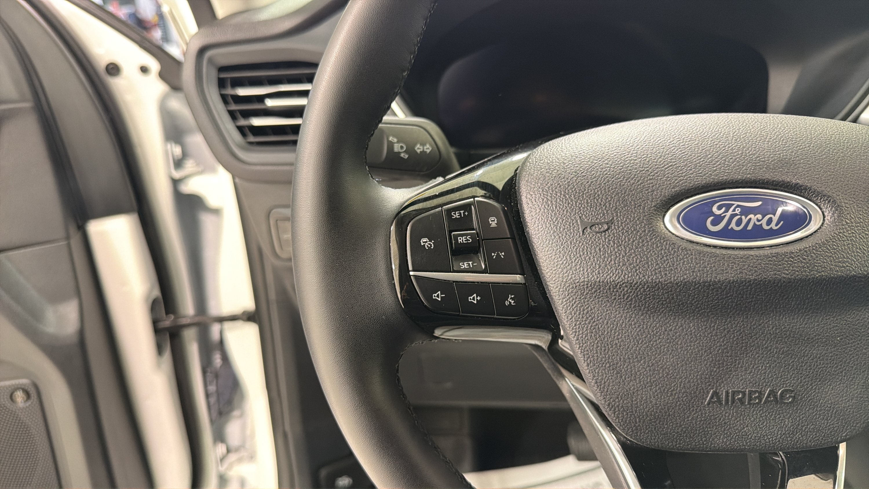 Used 2025 Ford Escape Platinum w/ Premium Technology Package AWD/4WD image 13
