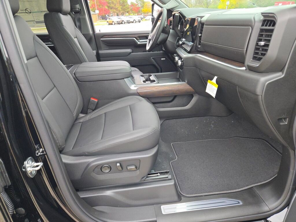 New 2026 GMC Sierra 3500 SLT w/ SLT Premium Package image 7