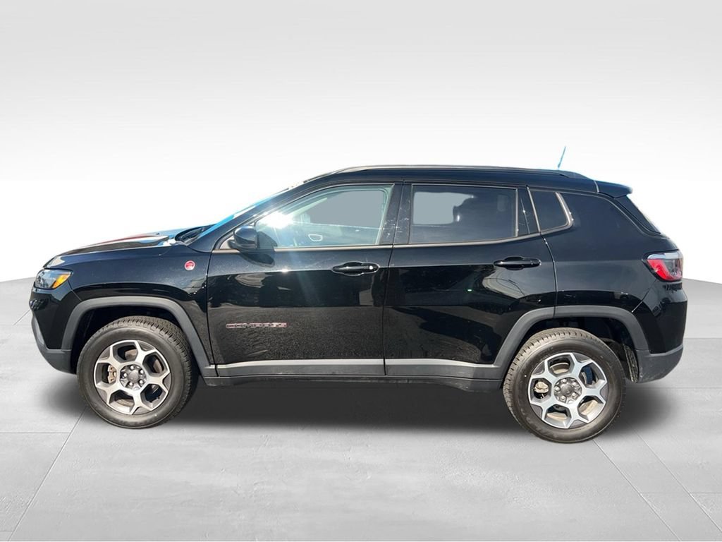 Used 2022 Jeep Compass Trailhawk w/ Trailhawk Convenience Group AWD/4WD image 3