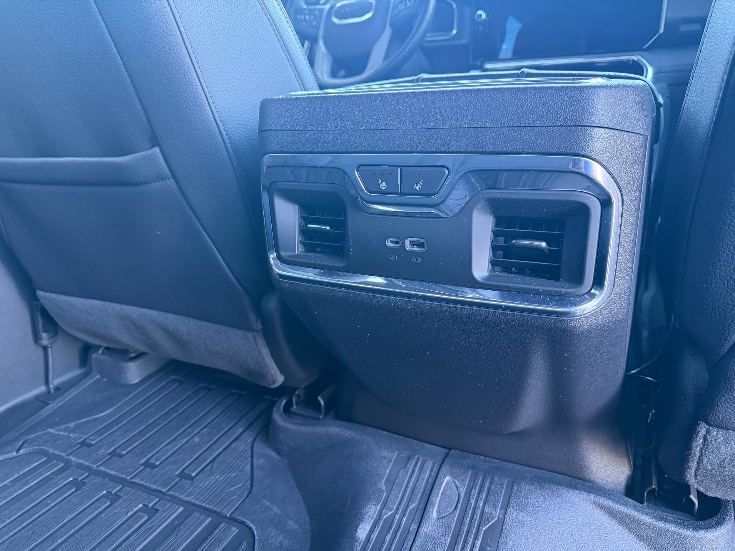 Used 2024 GMC Sierra 1500 Denali w/ Technology Package AWD/4WD image 8